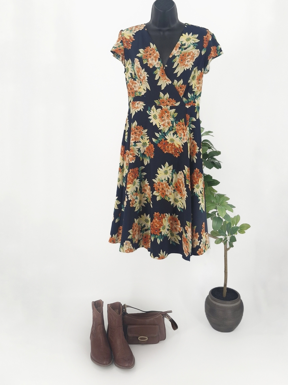 ✨Ann Taylor Factory Navy Sunflower Floral Flutter Sleeve Dress - Size 8✨